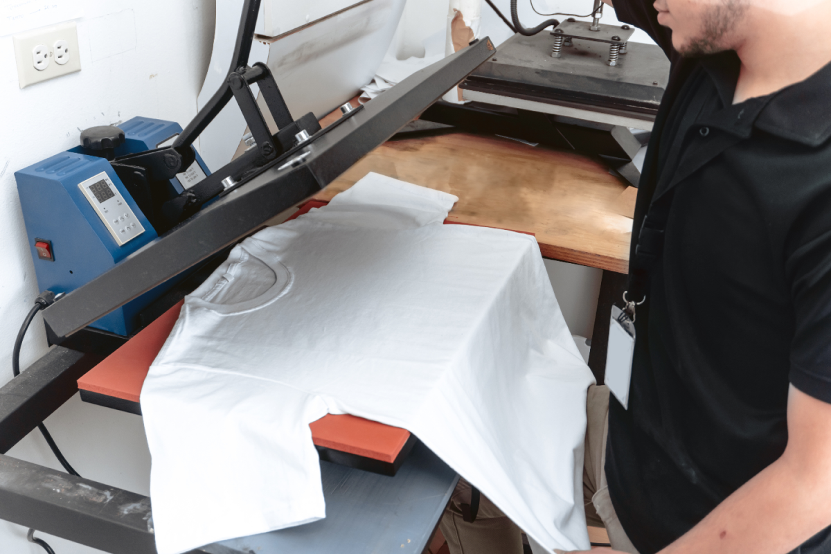 Heat press machine printing shirt